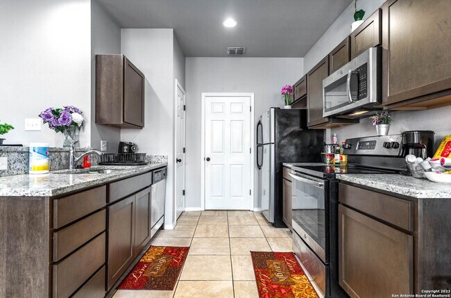Building Photo - 11111 Belair Dr
