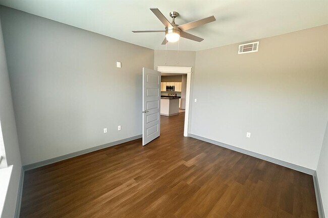 Building Photo - 200 Maple Ln