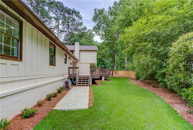 Building Photo - 770 Crest Valley Dr NW