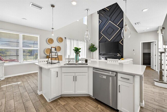 Building Photo - 33805 Astoria Cir