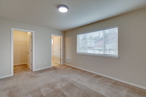 Building Photo - Mill Creek Townhome with 2 Car Garage Available Now!