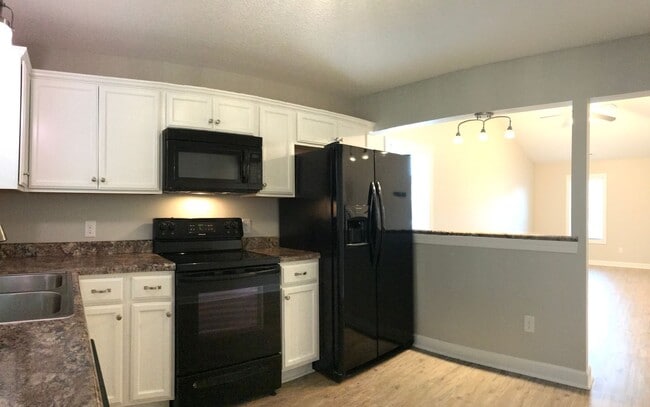 Building Photo - Super Sweet on Streamwood