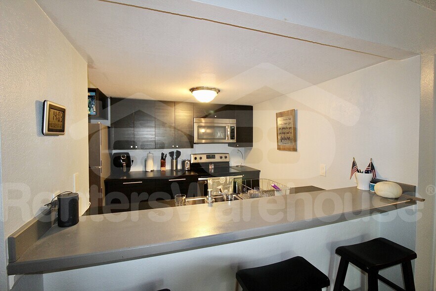 Building Photo - 6388 Oak Ct