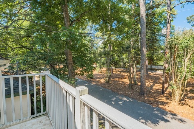 Building Photo - 326 Sumter St SE