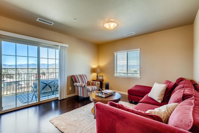 Building Photo - Evolve Real Estate: Beautiful 2 bedroom Pl...