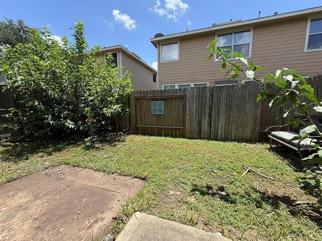 Building Photo - 16623 Newglen Ln