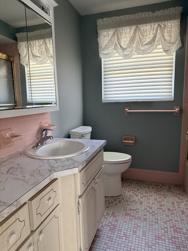 Building Photo - 10802 Laburnum Dr