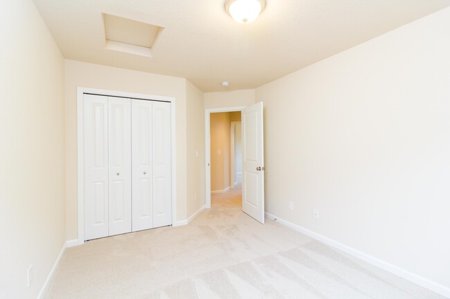 Building Photo - $500 OFF MOVE IN SPECIAL and WAIVED APPLIC...