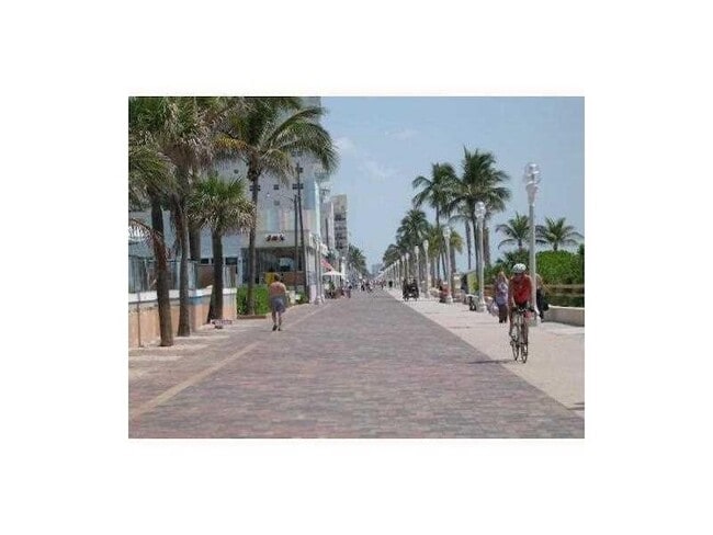 Building Photo - 320 S Surf Rd