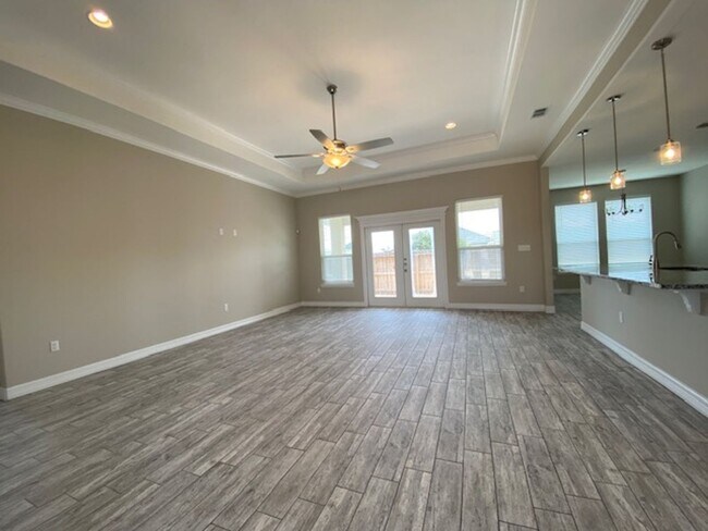 Building Photo - DCR642