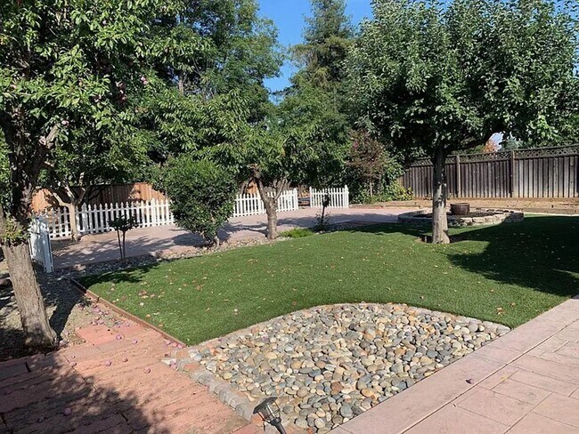 Building Photo - CAMBRIAN AREA - Beautifully Maintained 3-B...