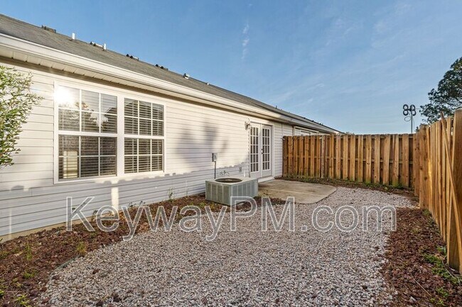 Building Photo - 823 Whispering Willow Ct