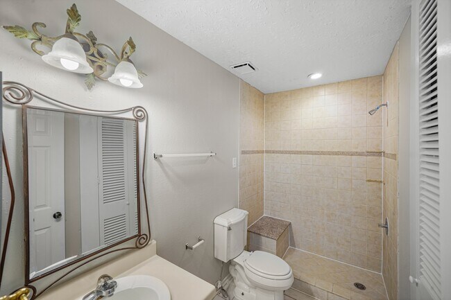 Building Photo - 8614 Windell Ln