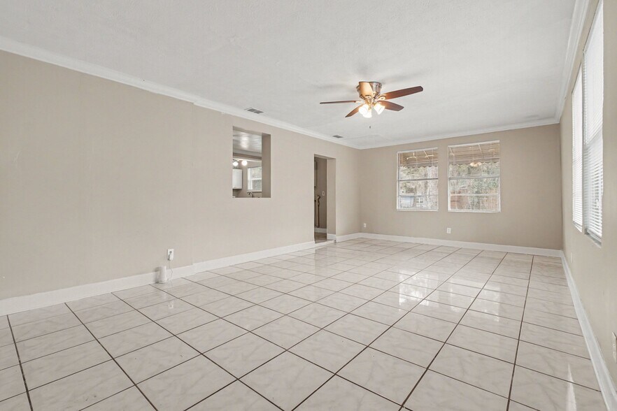 Building Photo - 3445 Soutel Dr