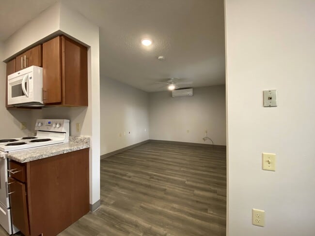 Building Photo - Spencer Manor Apartments