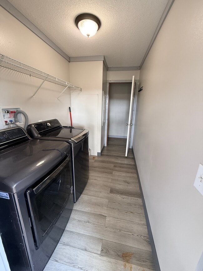 Building Photo - 11188 E Nickens Rd