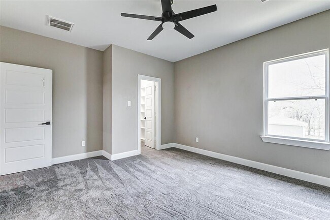 Building Photo - 5854 Southville St