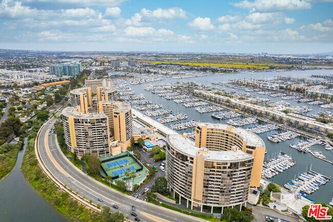 Building Photo - 4265 Marina City Dr