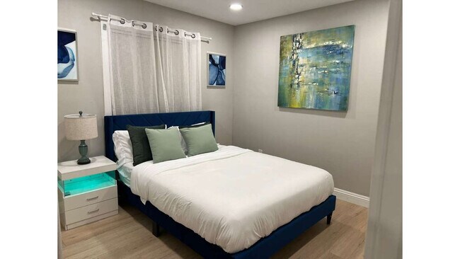 Building Photo - 321 W Park Ave