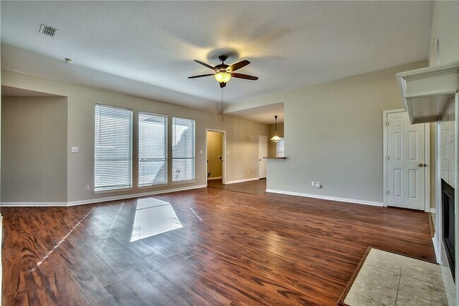 Building Photo - 4424 Maple Shade Ave