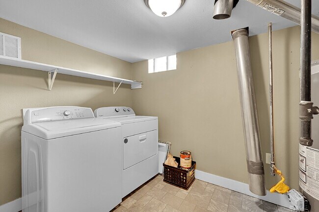 Building Photo - $3,700- Charming and Updated 4 bed, 3 bath Home in West Highland Denver!