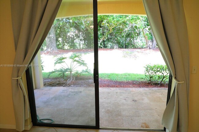 Building Photo - 3899 Tree Top Dr