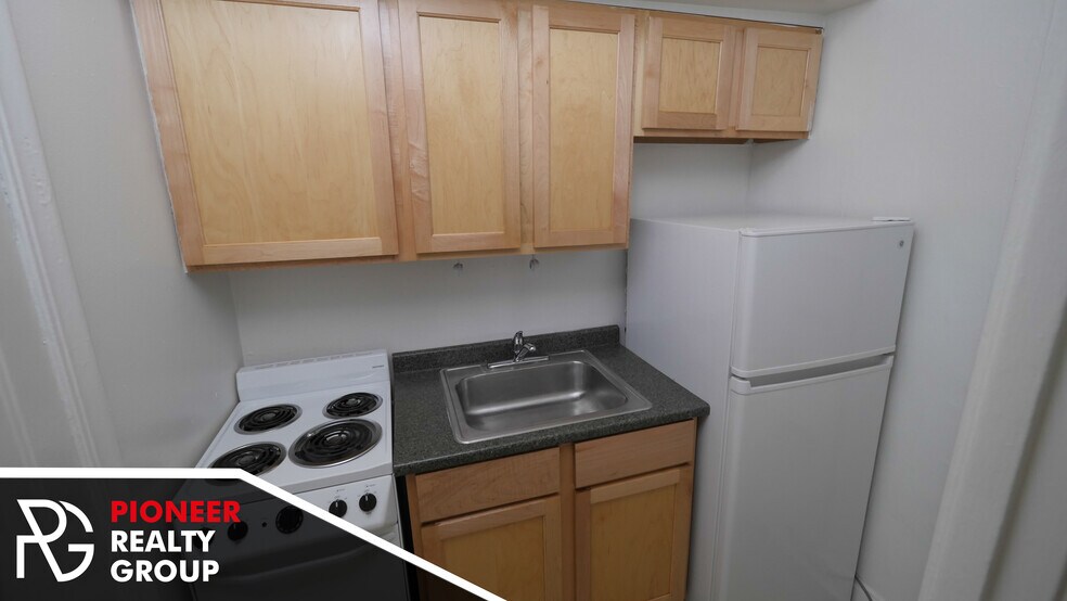 Building Photo - 556 W Arlington Pl