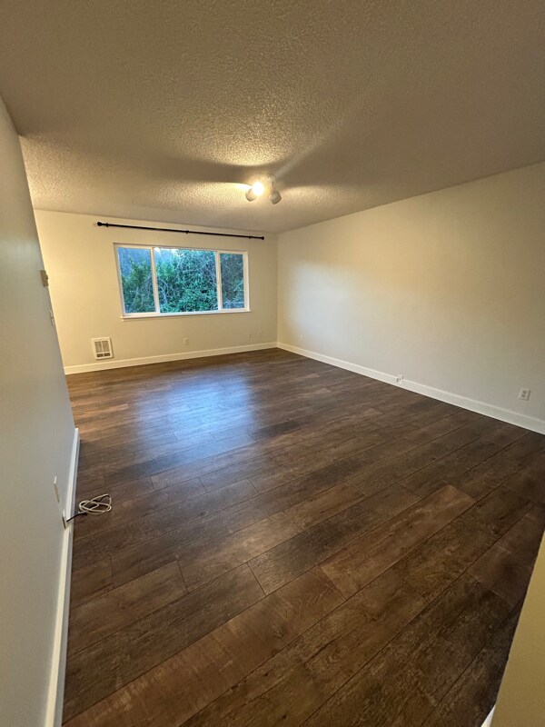 Building Photo - 740-750 W Powell Blvd