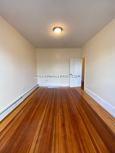Building Photo - 5 Woodbine St