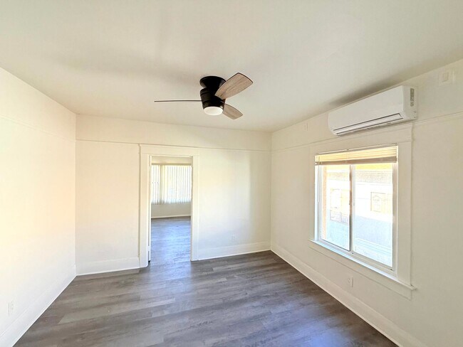 Building Photo - 1908-1910.5-19105 Daly St