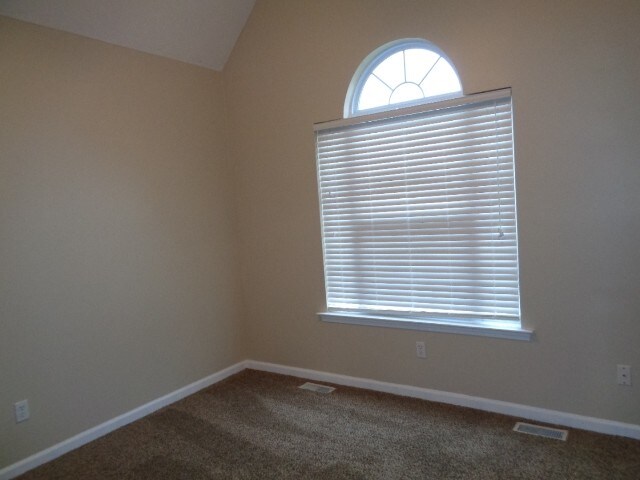 Building Photo - 114 Louise Dr