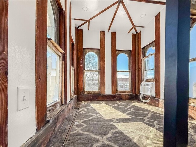 Building Photo - Historic, Character-Rich House - 3 Bed, 3 Bath (2 Full, 2 Half)