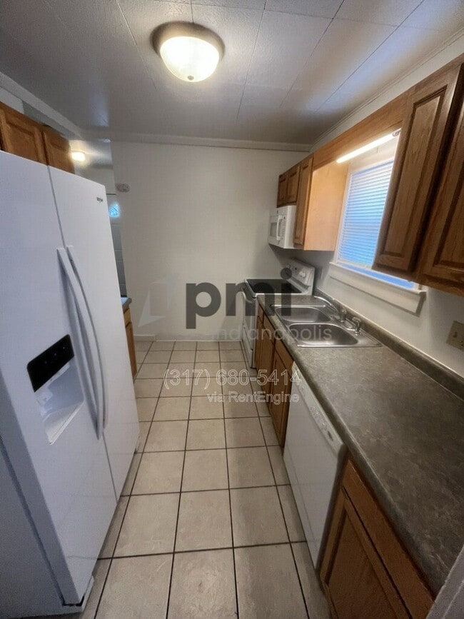 Building Photo - 1425 W Washington St