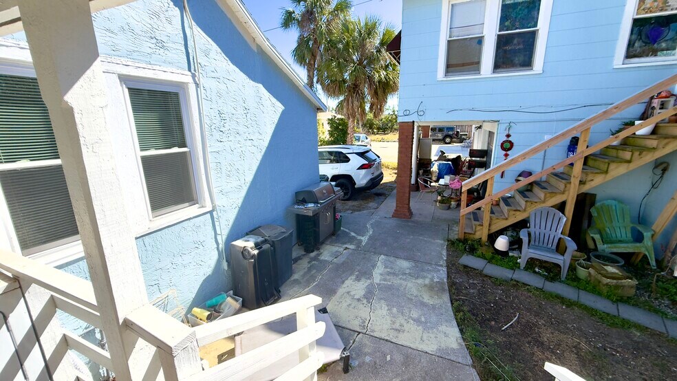 Back porch with view - 136 S Peninsula Dr