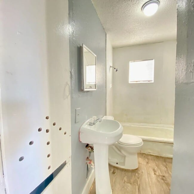 Building Photo - $0 First Month's Rent / $0 Deposit at Move-in