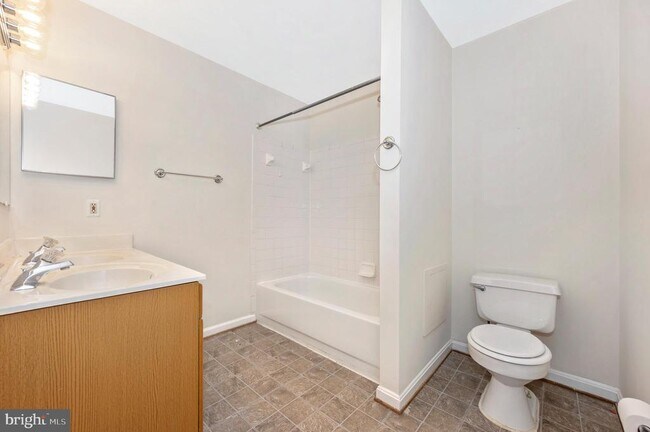 Building Photo - 10247 Redtail Ct