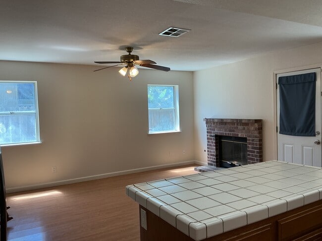 Building Photo - 8852 Gemwood Way