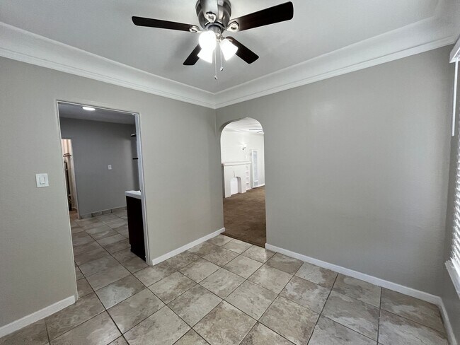 Building Photo - LARGE 1 BEDROOM 1 BATH UPSTAIRS UNIT READY...