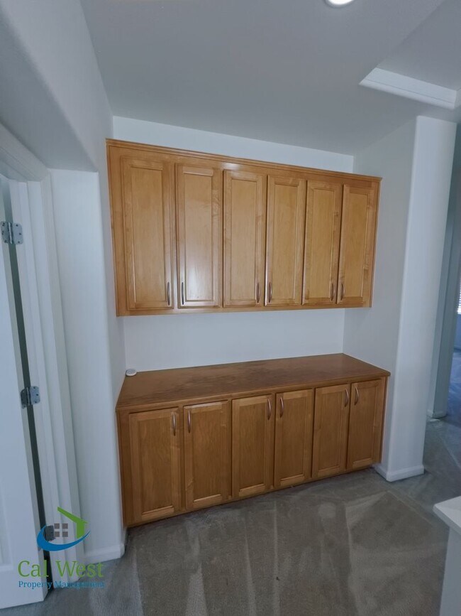 Building Photo - $5295 - 2 Story, 4 bed - 2 Bath Home in se...