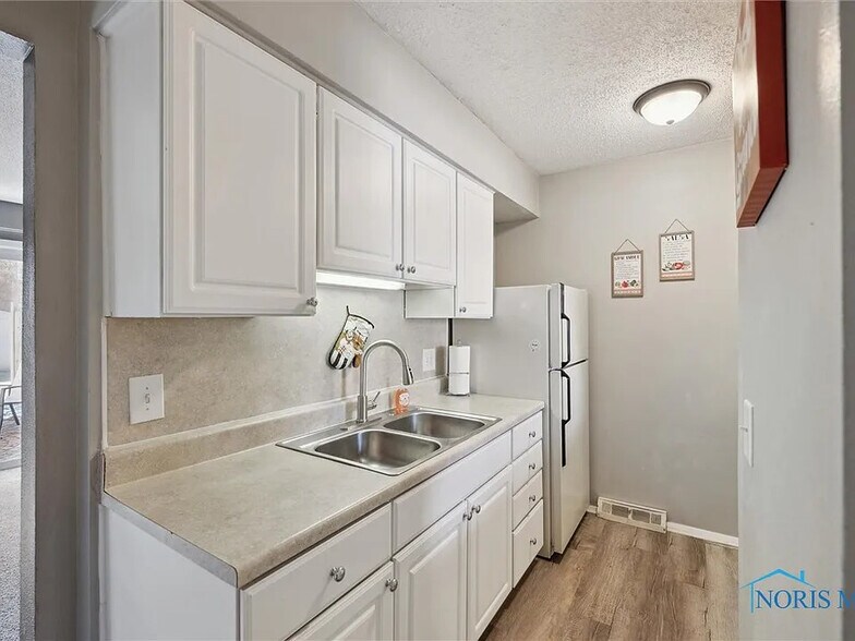 Building Photo - 4902 Wickford Dr E
