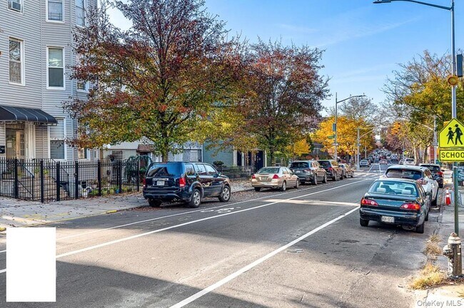 Building Photo - 499 Evergreen Ave