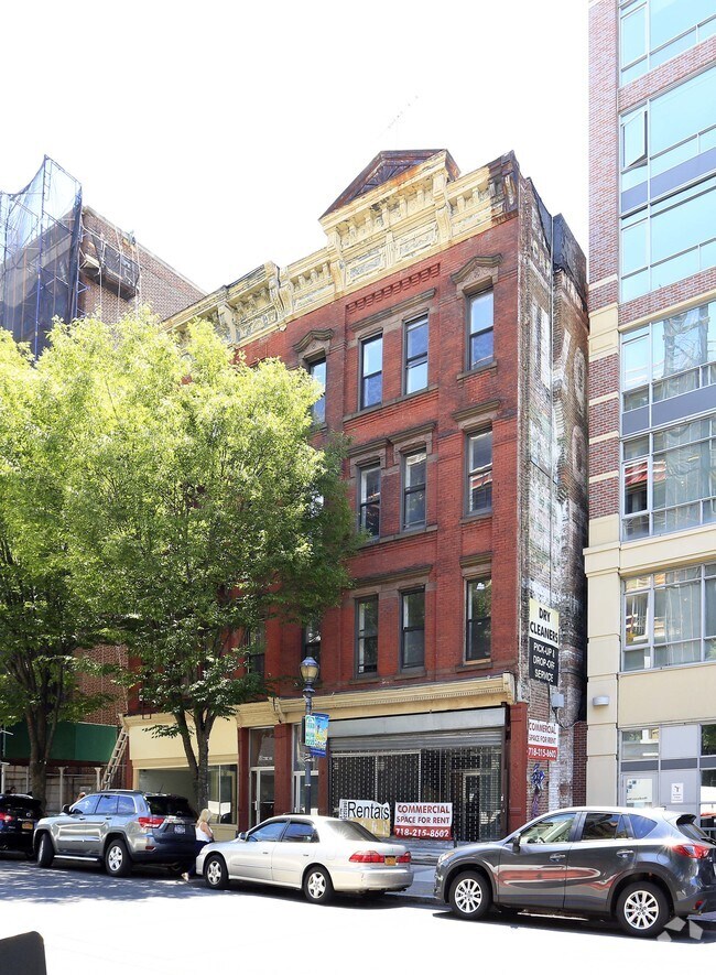 Primary Photo - 52 Main St