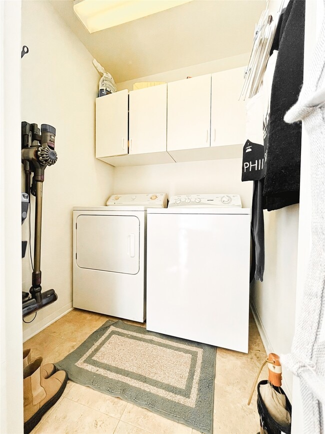 Building Photo - 3127 Bernardo De Galvez Ave