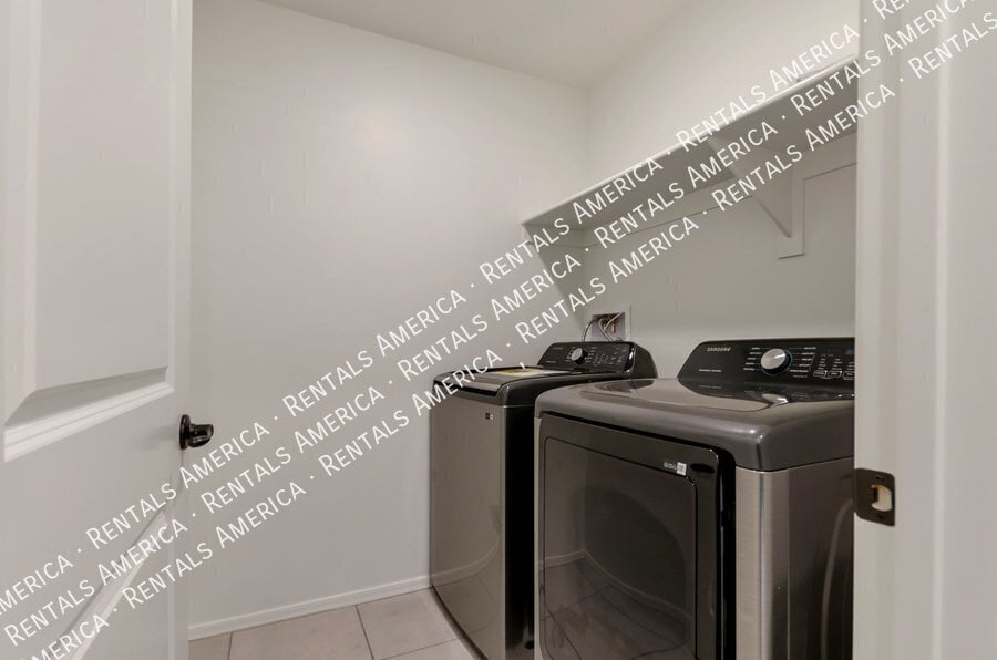 Building Photo - 9221 N Peridot Vis Ave