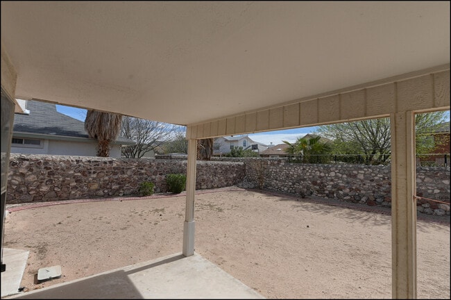 Building Photo - 7456 Luz De Lumbre Ave
