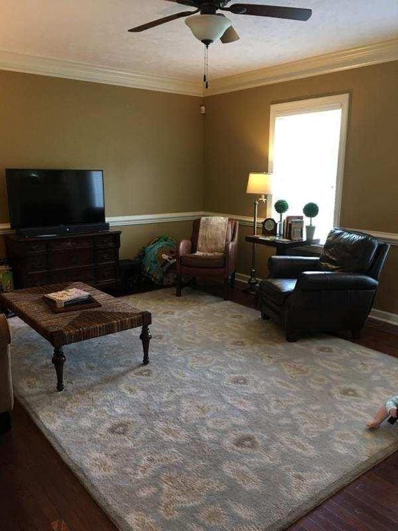 Family room - 62 Sommersby Dr