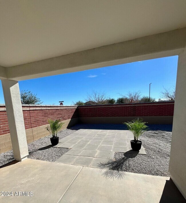 Building Photo - 14649 W Dreyfus St