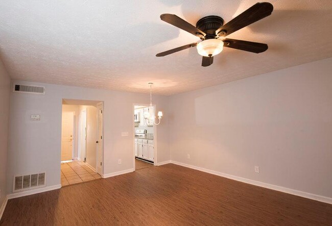 Building Photo - 542 Stratford Green