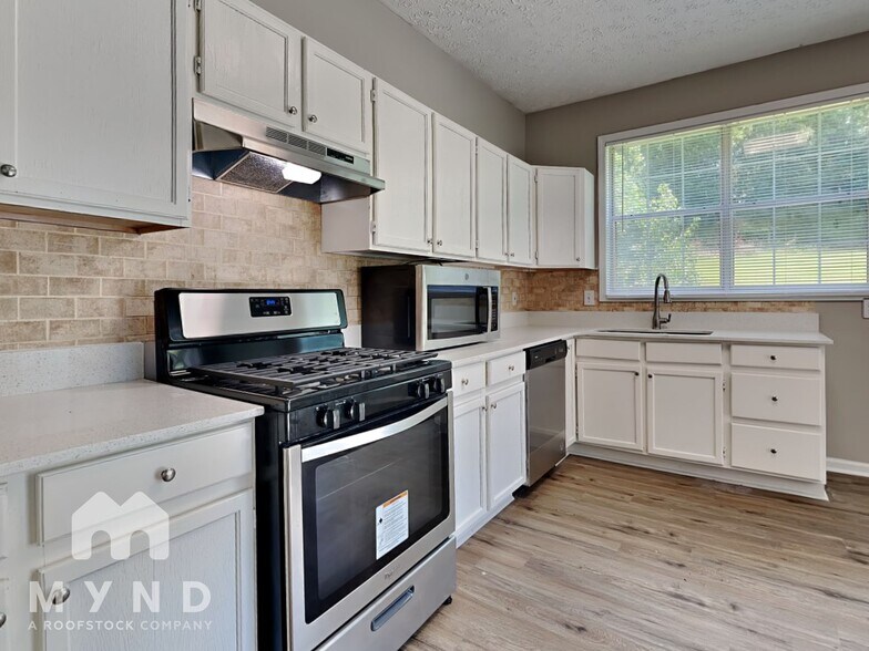 Building Photo - 2587 Riverwood Spring