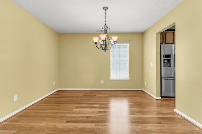 Building Photo - 124 Dovetail Cir